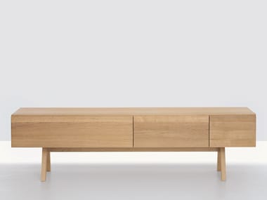 PODEST ATELIER - Solid wood sideboard with drawers by Zeitraum