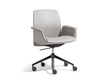 DOWNTOWN CONFERENCE - Swivel leather office chair with 5-Spoke base with armrests by Poltrona Frau