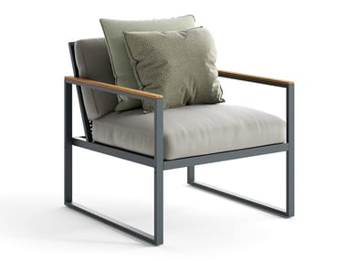 QUBIK - Sled base armchair with armrests by Atmosphera