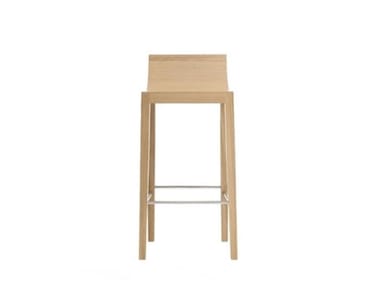 RDL BQ7298 - High oak stool with back by Andreu World