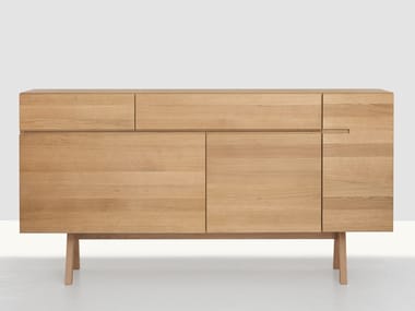 SIDE ATELIER - Solid wood sideboard with doors by Zeitraum