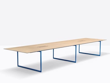 TOA CONFERENCE CC - Aluminium and wood meeting table with cable management by Pedrali