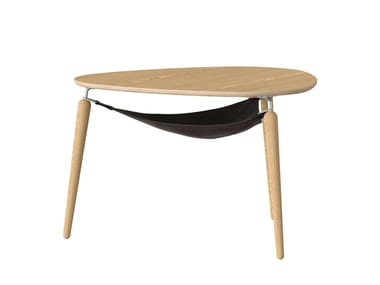 HANG OUT - Triangular wooden coffee table by Umage