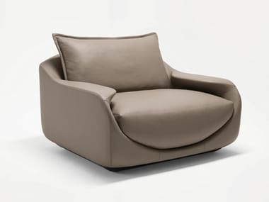 MARTINI - Leather armchair with armrests by Giorgetti