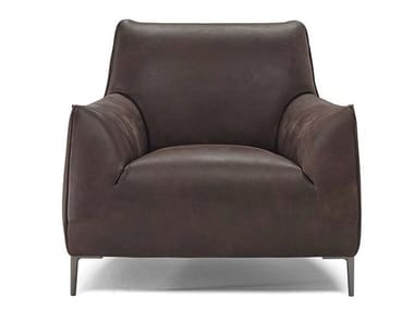 DOLLY - Leather armchair with armrests by Natuzzi Italia