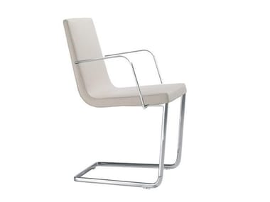 LINEAL COMFORT SO0568 - Cantilever upholstered chair with armrests by Andreu World