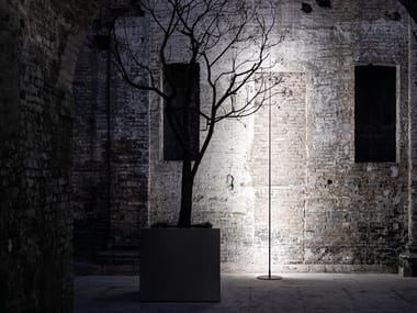 ORIGINE OUTDOOR - LED glass-fibre and metal floor lamp by Davide Groppi