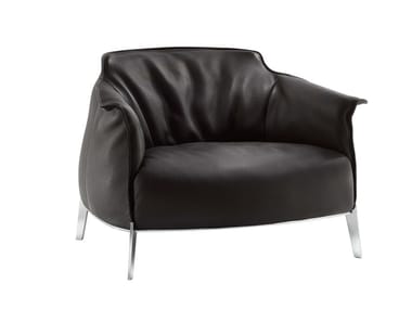 ARCHIBALD GRAN COMFORT - Upholstered armchair with armrests by Poltrona Frau