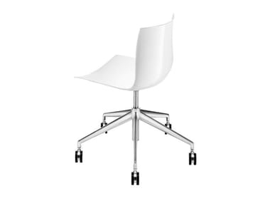 CATIFA 46 - Chair with 5-spoke base with castors by Arper