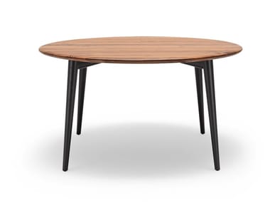 ROLF BENZ 900 - Round solid wood table by Rolf Benz