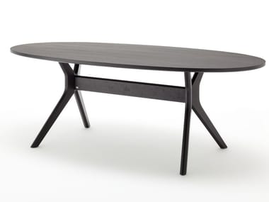 ROLF BENZ 965 - Oval wooden dining table by Rolf Benz