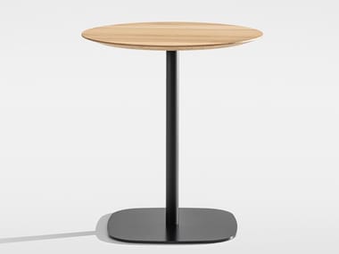 VERMU - Round solid wood table by Zeitraum