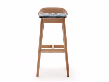 ROLF BENZ 650 - Wooden stool with footrest by Rolf Benz