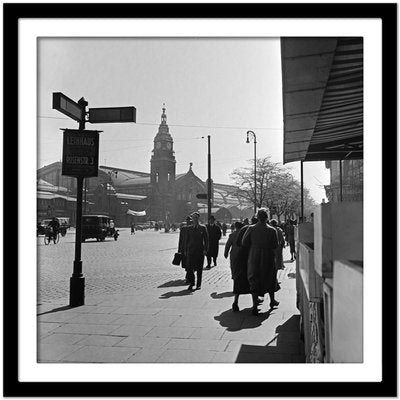 Hamburg Main Station With Passers By, Germany 1938, Printed 2021-DYV-992035