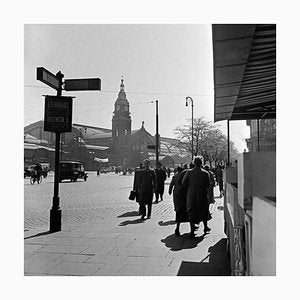 Hamburg Main Station With Passers By, Germany 1938, Printed 2021-DYV-992035