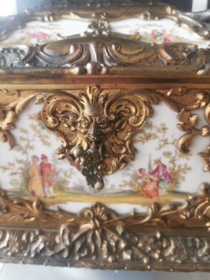 Hand-Painted Limoges Ceramic Treasure Box-GEL-1797295