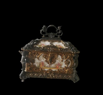 Hand-Painted Limoges Ceramic Treasure Box-GEL-1797295