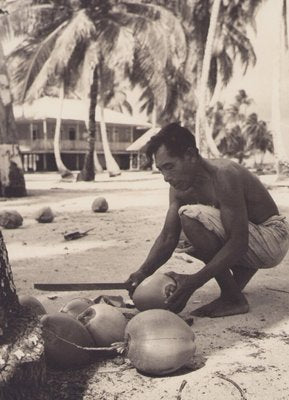 Hanna Seidel, Panaman Man with Coconut, Black and White Photograph, 1960s-DYV-1382420