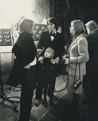 Henry Grossman, Paul Mccartney, Family, Black and White Photograph 25,3 X 20,7 Cm 1970-DYV-1438128