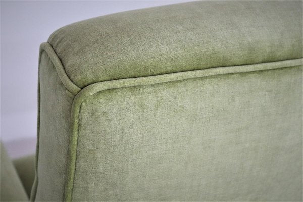 Italian Armchairs in Green Velvet, 1960s, Set of 2-VNE-966128