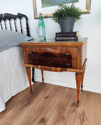 Italian Art Deco Nightstands in Walnut with Glass Top, Set of 2-EUP-1018329