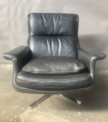 Italian Black Leather Swivel Chair in the style of Minotti, 1970s-QVY-1812786