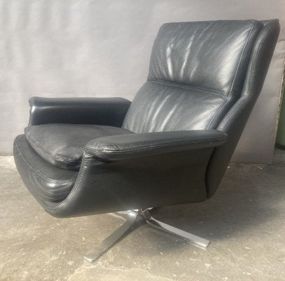 Italian Black Leather Swivel Chair in the style of Minotti, 1970s-QVY-1812786