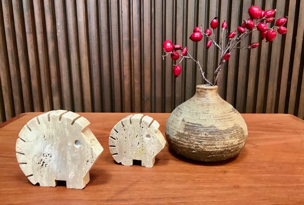 Italian Brutalist Travertine Hedgehog Figurines or Table Sculptures from Fratelli Mannelli, 1970s, Set of 2-JP-965100