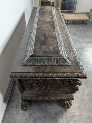 Italian Chest with Carved Claw Feet, 17th Century-HLV-2033106