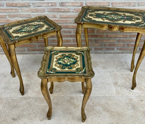 Italian Florentine Neoclassical Nesting Tables in Giltwood, 1960s, Set of 3-NOU-1450702