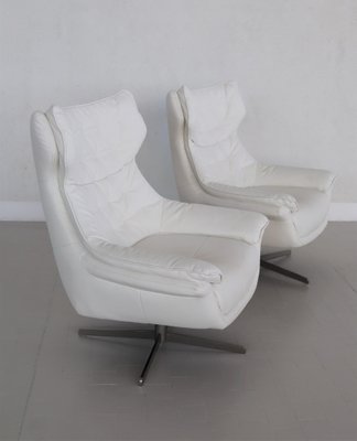 Italian Swivel Armchairs in White Leather, 1980s, Set of 2-VNE-990259