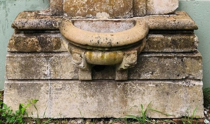 Italian Vertical Wall Fountain in Limestone, 1900s-FDW-2019665