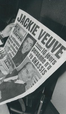 Jackie Kennedy with Newspaper in France, 1970s, Black & White Photograph-DYV-1304451