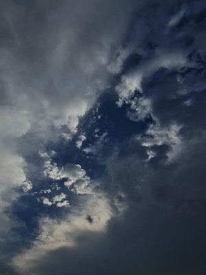 Jess Hon, Unique Cloud Formations, 2023, Photographic Print-CHG-2036968