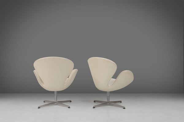 Leather Swan Chairs by Arne Jacobsen for Fritz Hansen, 2006, Set of 2-YSY-1785000