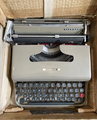 Lettera 22 Typewriter from Olivetti-BNU-1276620