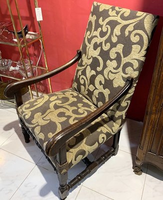 Louis XIII Walnut Armchair-IKW-802912