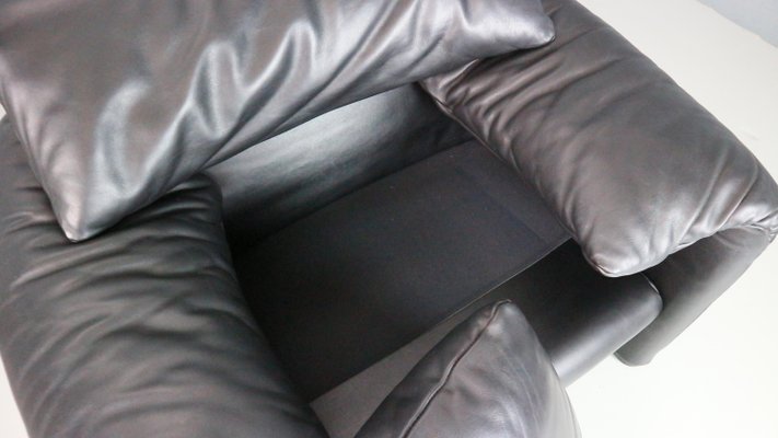 Maralunga Black Leather Lounge Chair by Vico Magistretti for Cassina, 1980s-DT-2026226