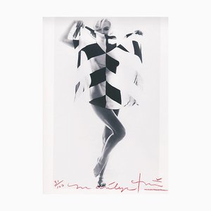 Marilyn in the Black and White Scarf 2012-ICD-677516