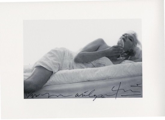 Marilyn Monroe . Wine on the bed . The last sitting (1964) 2009-ICD-706127