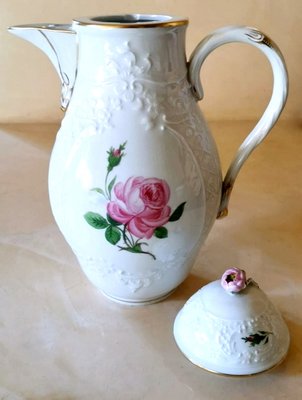 Meissen Porcelain Pink Roses and Embossed Decorations Coffee Service with 11 Cups, Set of 25-QRS-1117505