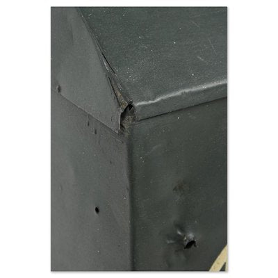 Metal Locker from Castrol-NQ-1730594