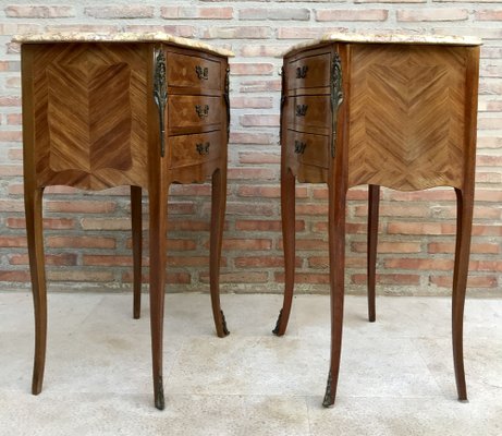 Mid-Century Bedside Tables in French Walnut With Marquetry & Marble Top, Set of 2-NOU-1344954