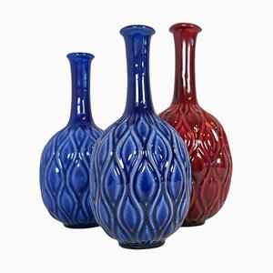 Mid-Century Blue and Red Peacock Vases by Sven Erik Skawonius for Upsala Ekeby, 1950s, Set of 3-UYK-1274350