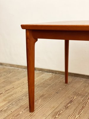 Mid-Century Danish Modern Round Teak Extendable Dining Table by Grete Jalk for Glostrup, 1960s-DOY-1313288