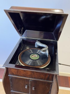 Mid-Century English Hand-Cranked Gramophone with Records, 1930s-YST-2022830