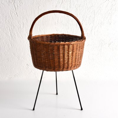 Mid-Century Italian Wicker Basket Magazine Rack with Enameled Iron Base, 1950s-JDR-1126151