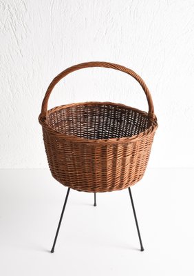 Mid-Century Italian Wicker Basket Magazine Rack with Enameled Iron Base, 1950s-JDR-1126151