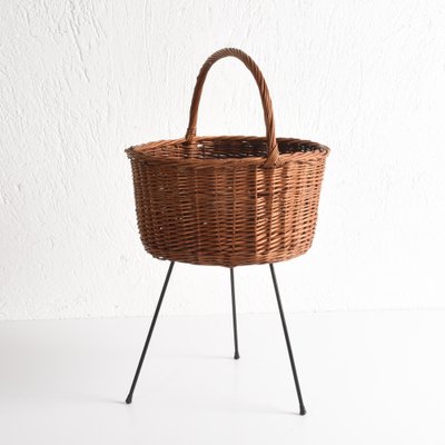 Mid-Century Italian Wicker Basket Magazine Rack with Enameled Iron Base, 1950s-JDR-1126151