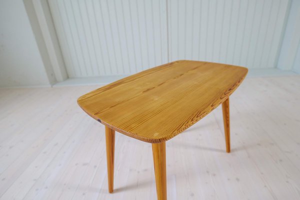 Mid-Century Modern Coffe Table in Pine, Sweden, 1940s-UYK-1706094